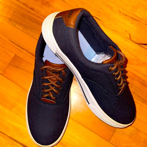 NWOT GOLD DEER Men’s dark jean/brown leather sneakers! Size 7.5 Unisex - Picture 3 of 8